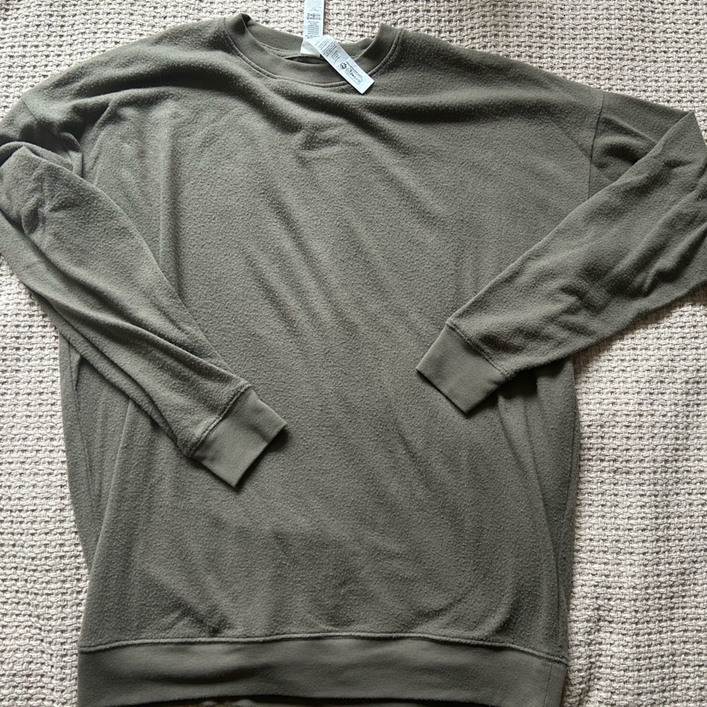 Alo long sleeved shirt